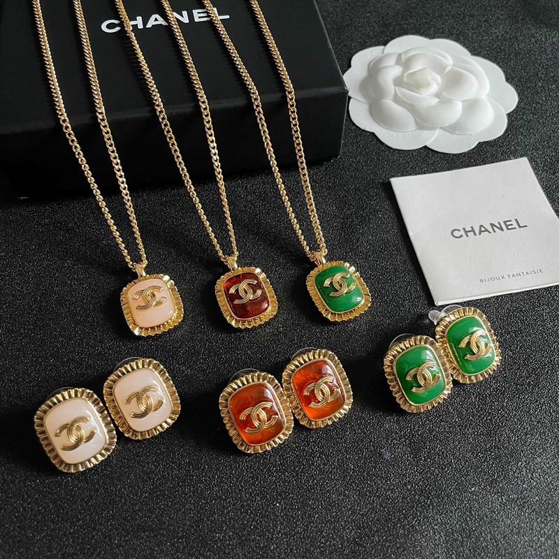 Chanel Suits 06yxs09